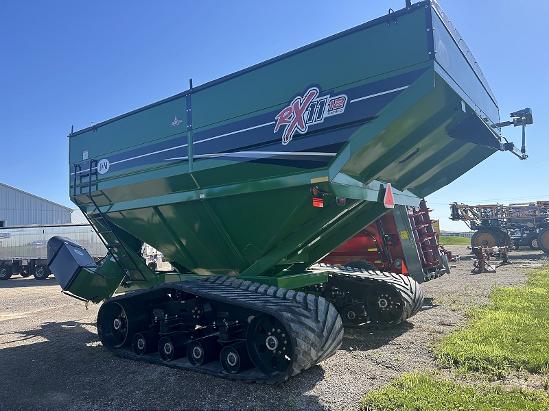 2025 J & M 1112-20S X-TENDED REACH GRAIN CART