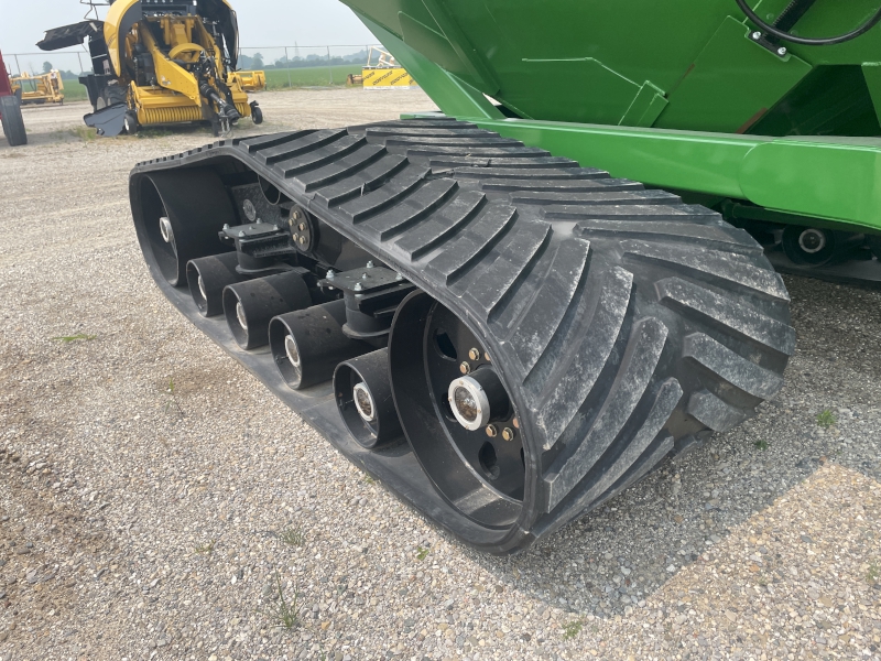2025 J & M 1112-20S X-TENDED REACH GRAIN CART