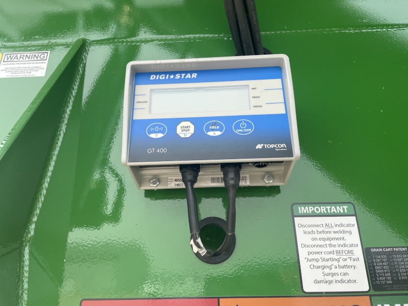 2025 J & M 1112-20S X-TENDED REACH GRAIN CART