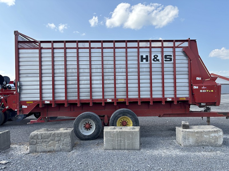 2014 H&S SUPER DUTY 7+4 FORAGE BOX