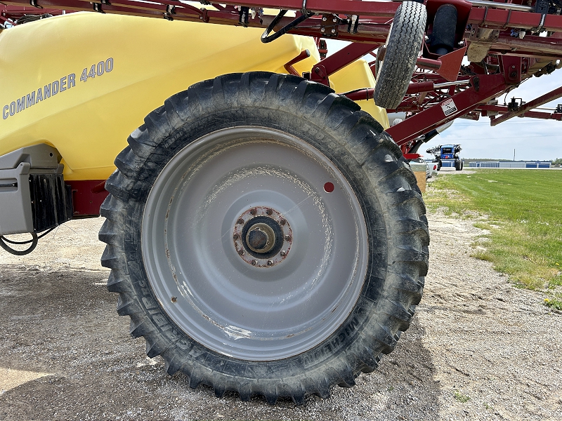2011 HARDI COMMANDER 4400 PULL TYPE SPRAYER