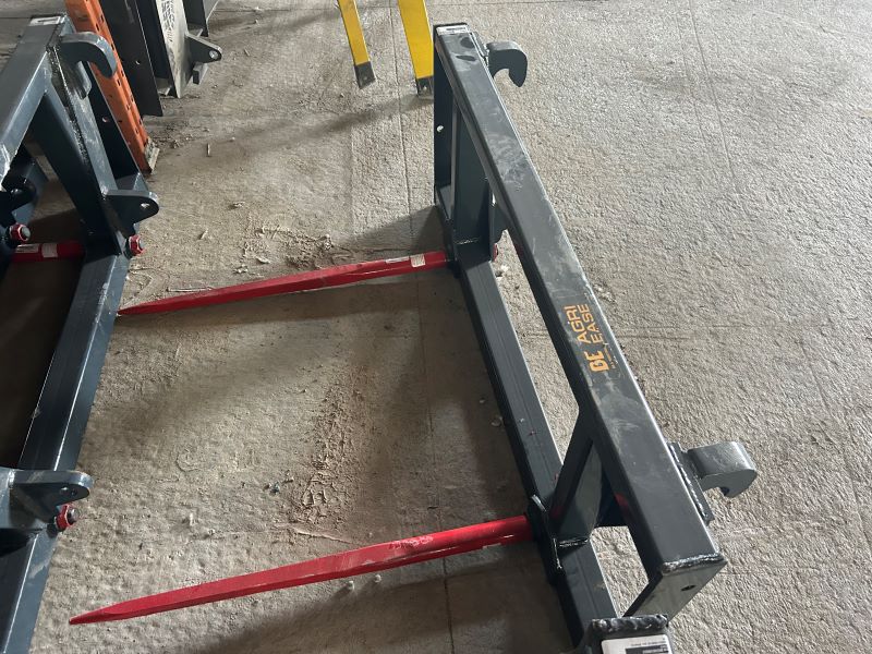 2025 CNH ATTACHMENTS 39 INCH DOUBLE PRONG FORGED BALE SPEAR