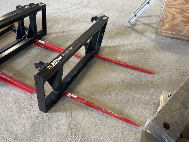2025 CNH BSD39EUROGX DOUBLE PRONG BALE SPEAR