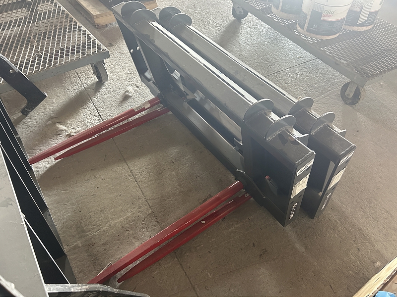 2025 CNH ATTACHMENTS 39 INCH DOUBLE PRONG FORGED BALE SPEAR