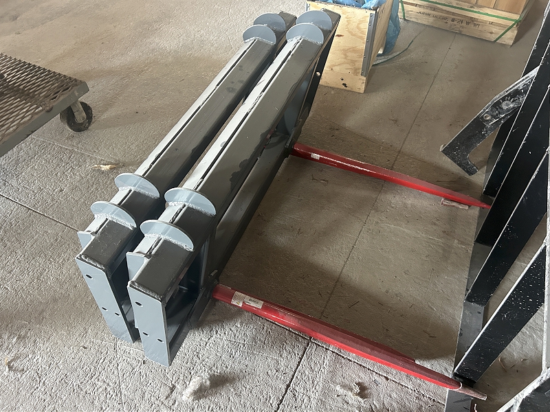 2025 CNH ATTACHMENTS 39 INCH DOUBLE PRONG FORGED BALE SPEAR