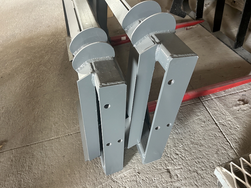 2025 CNH ATTACHMENTS 39 INCH DOUBLE PRONG FORGED BALE SPEAR