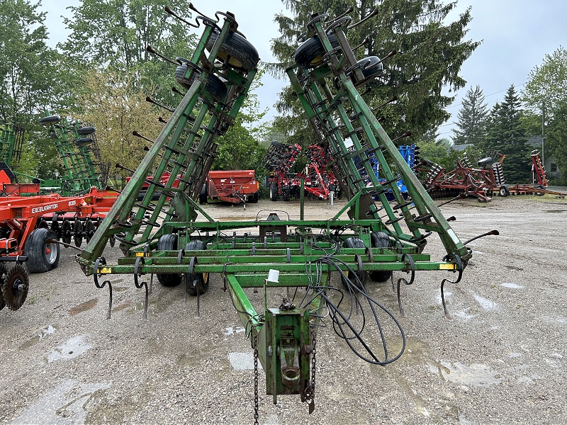 JOHN DEERE 960 FIELD CULTIVATOR