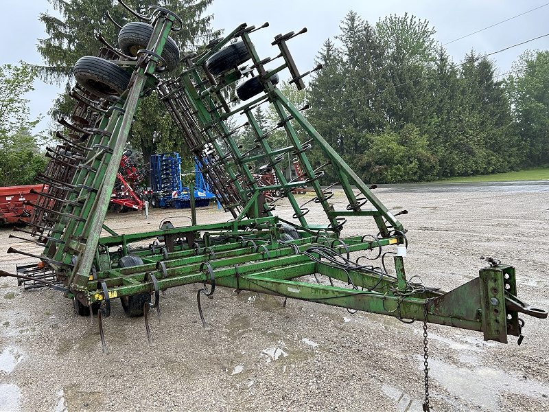 JOHN DEERE 960 FIELD CULTIVATOR