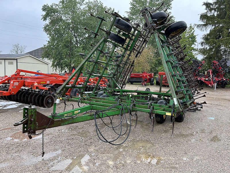 JOHN DEERE 960 FIELD CULTIVATOR