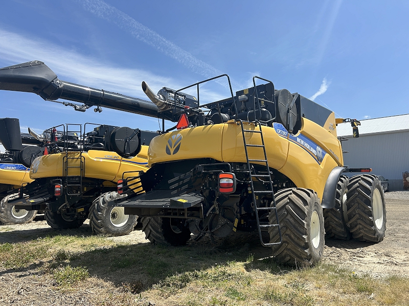 2023 NEW HOLLAND CR7.90 COMBINE