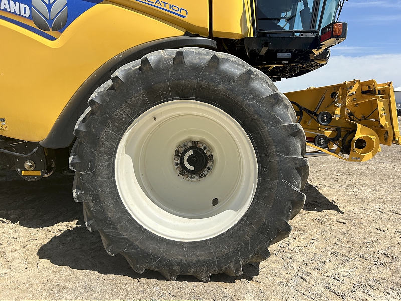 2023 NEW HOLLAND CR7.90 COMBINE