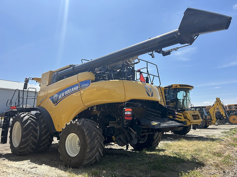 2023 NEW HOLLAND CR7.90 COMBINE