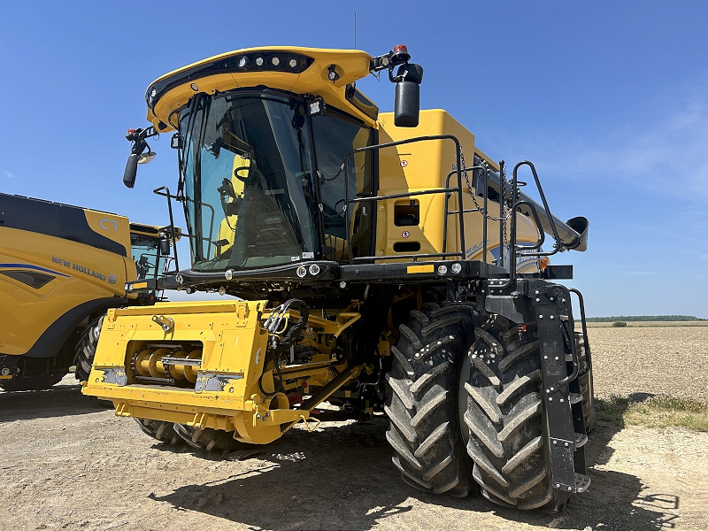 2023 NEW HOLLAND CR7.90 COMBINE
