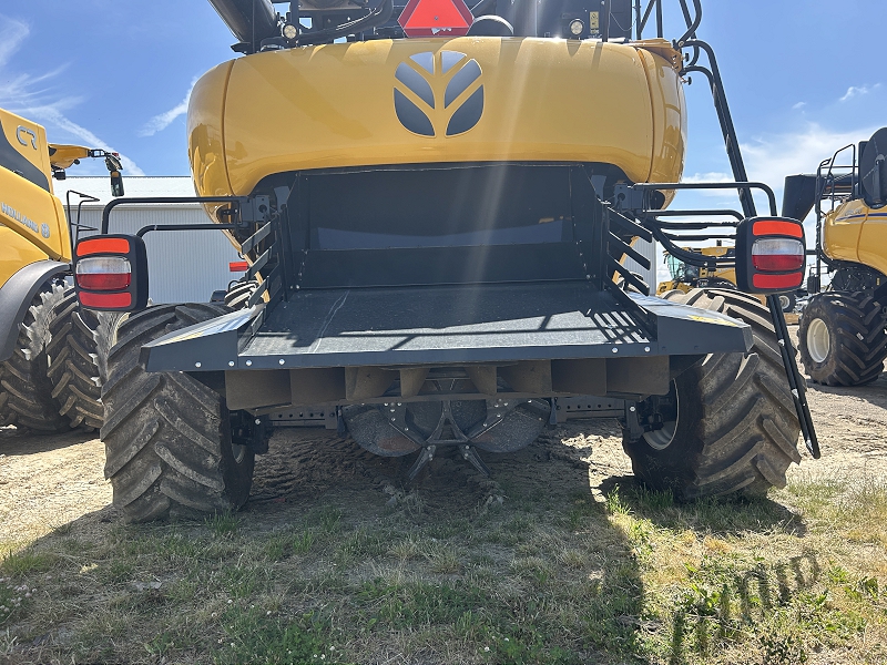 2023 NEW HOLLAND CR7.90 COMBINE