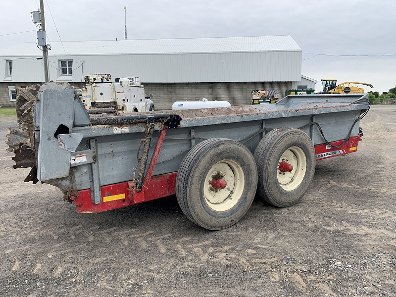 2015 MASSEY FERGUSON 3732 MANURE SPREADER