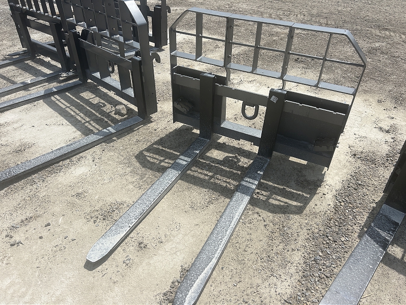2025 CNH 4000 POUND PALLET FORK