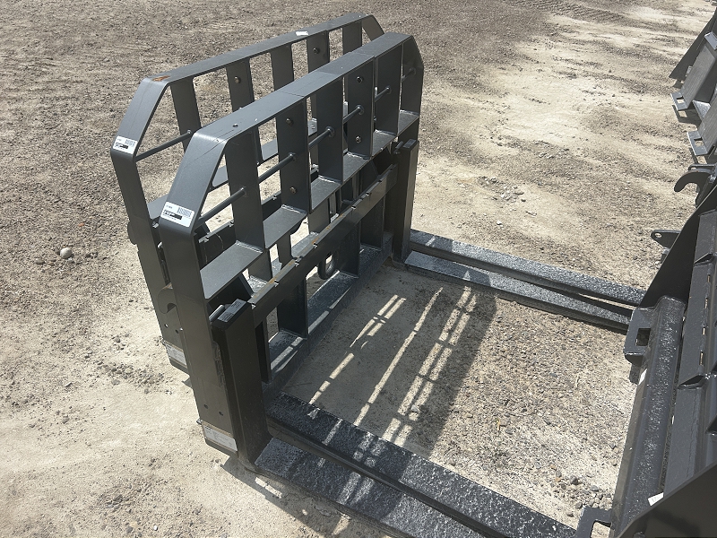 2025 CNH 4000 POUND PALLET FORK