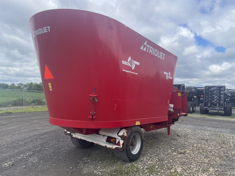 2015 TRIOLIET SOLOMIX-2-2400 VLH-C TMR FEED MIXER