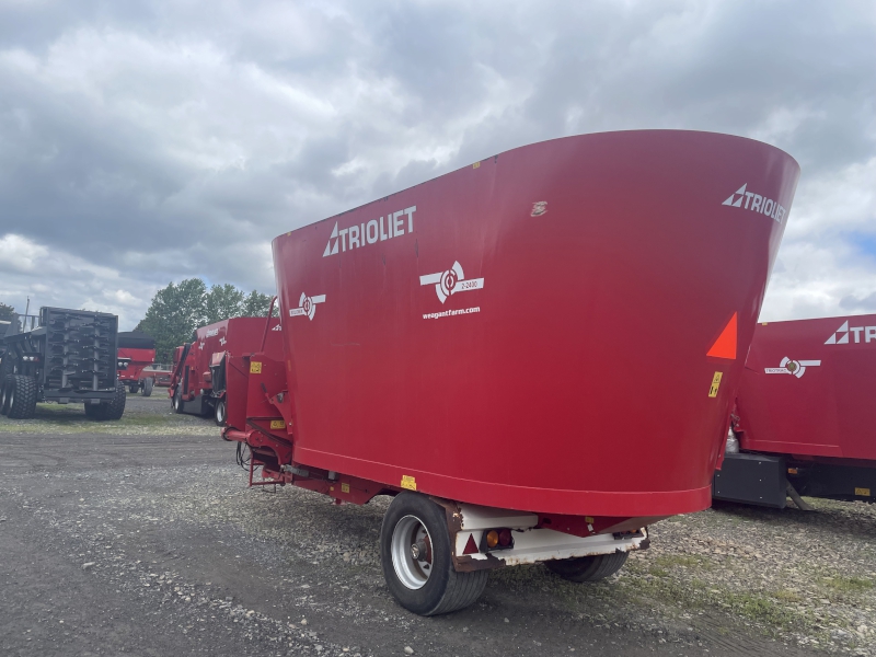 2015 TRIOLIET SOLOMIX-2-2400 VLH-C TMR FEED MIXER