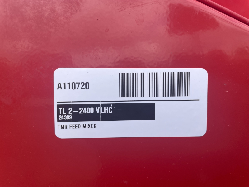 2015 TRIOLIET SOLOMIX-2-2400 VLH-C TMR FEED MIXER