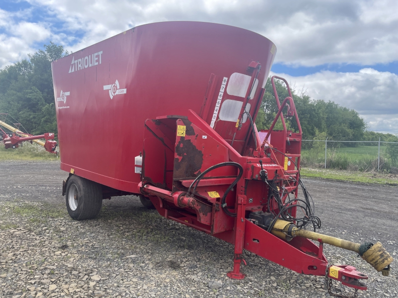 2015 TRIOLIET SOLOMIX-2-2400 VLH-C TMR FEED MIXER