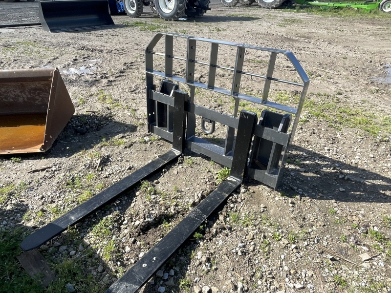 2022 CNH 4000 POUND PALLET FORK