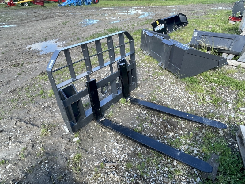 2022 CNH 4000 POUND PALLET FORK