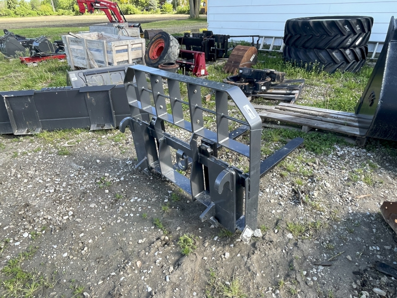 2022 CNH 4000 POUND PALLET FORK