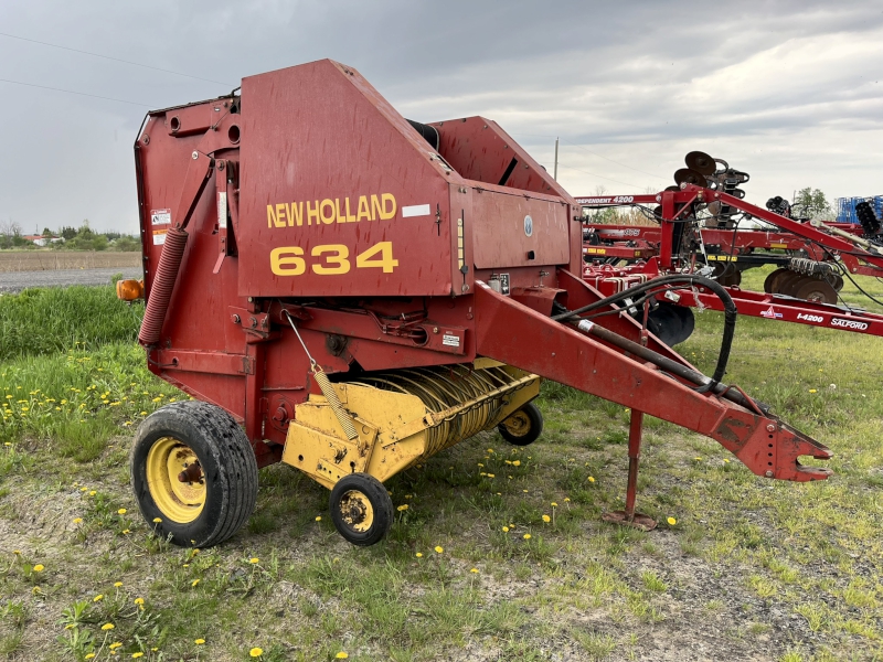 1997 NEW HOLLAND 634 ROUND BALER