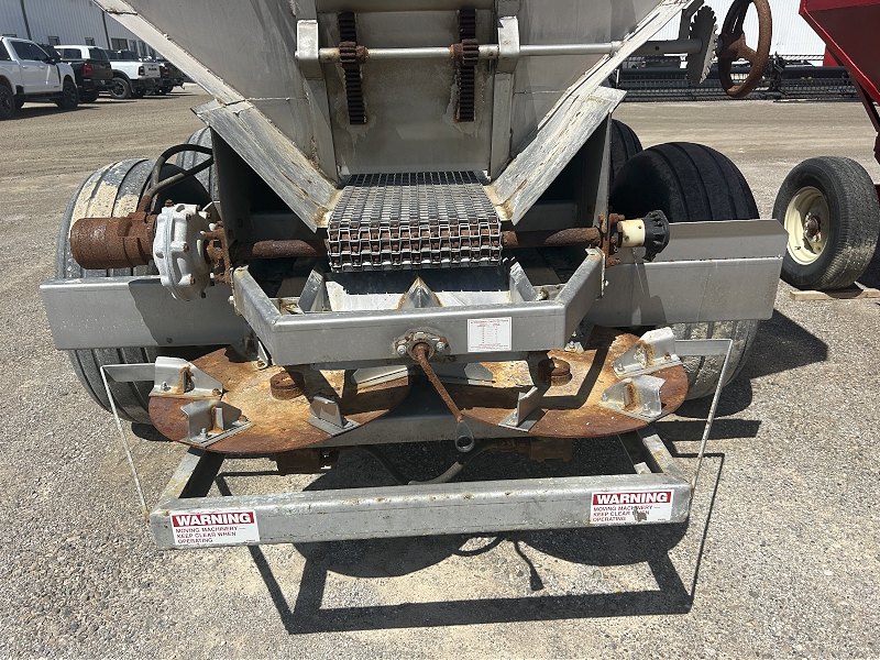 2010 ADAMS 8 TON PULL TYPE FERTILIZER SPREADER.
STOCK #A111041