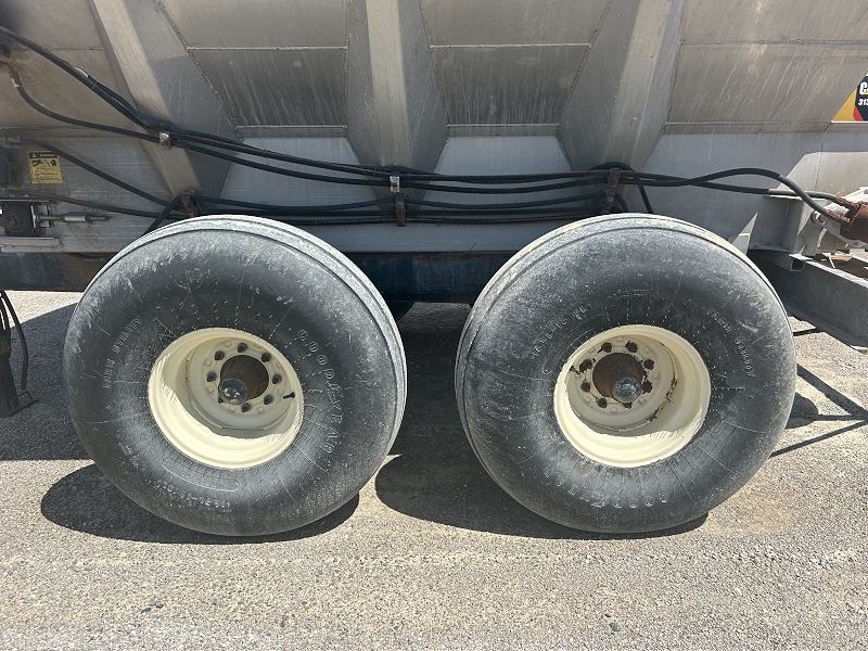 2010 ADAMS 8 TON PULL TYPE FERTILIZER SPREADER.
STOCK #A111041