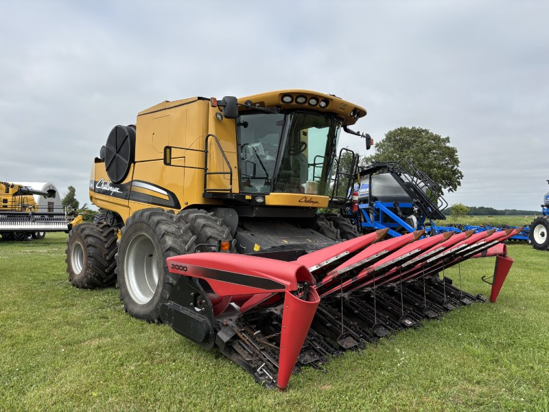 2011 AGCO CHALLENGER 670B COMBINE WITH MF 3000-8R CORN HEAD