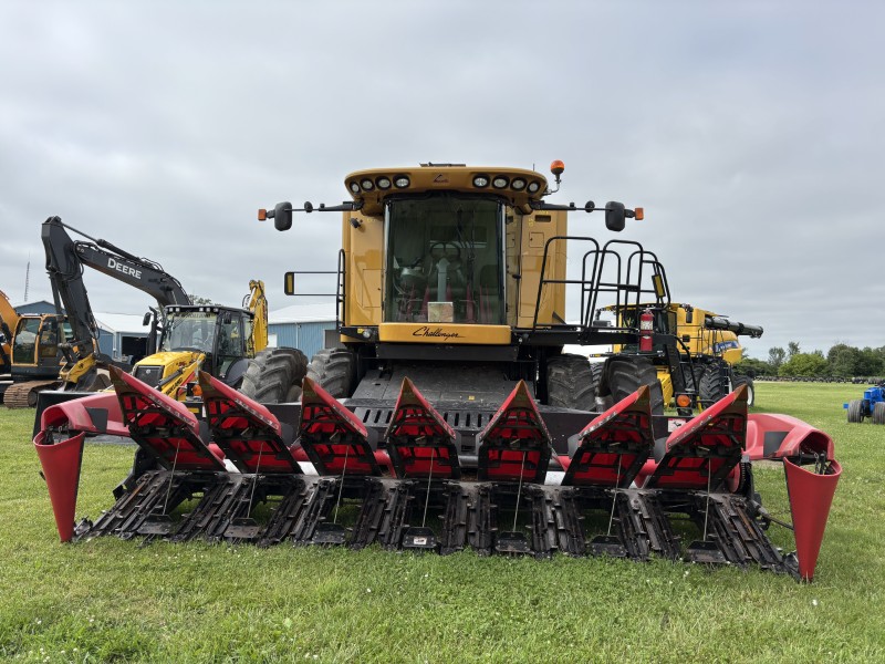 2011 AGCO CHALLENGER 670B COMBINE WITH MF 3000-8R CORN HEAD