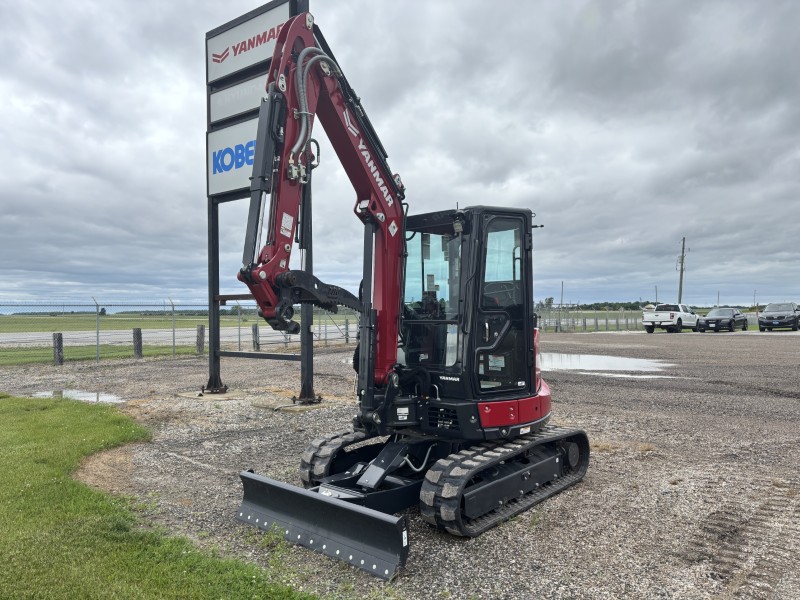 2025 YANAMR SV40 MINI EXCAVATOR WITH ANGLE BLADE AND 2 PTO