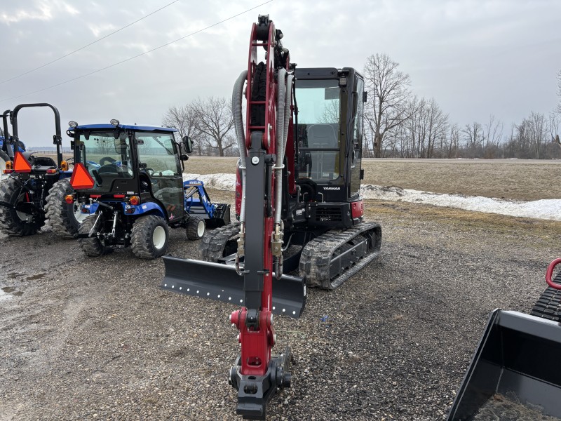 2025 YANAMR SV40 MINI EXCAVATOR WITH ANGLE BLADE AND 2 PTO
