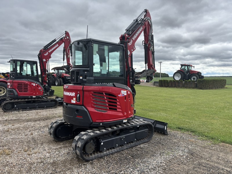 2025 YANAMR SV40 MINI EXCAVATOR WITH ANGLE BLADE AND 2 PTO