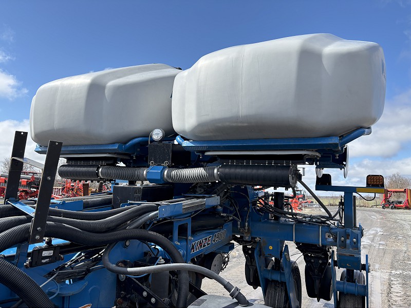 2014 KINZE 4900 16 ROW PLANTER