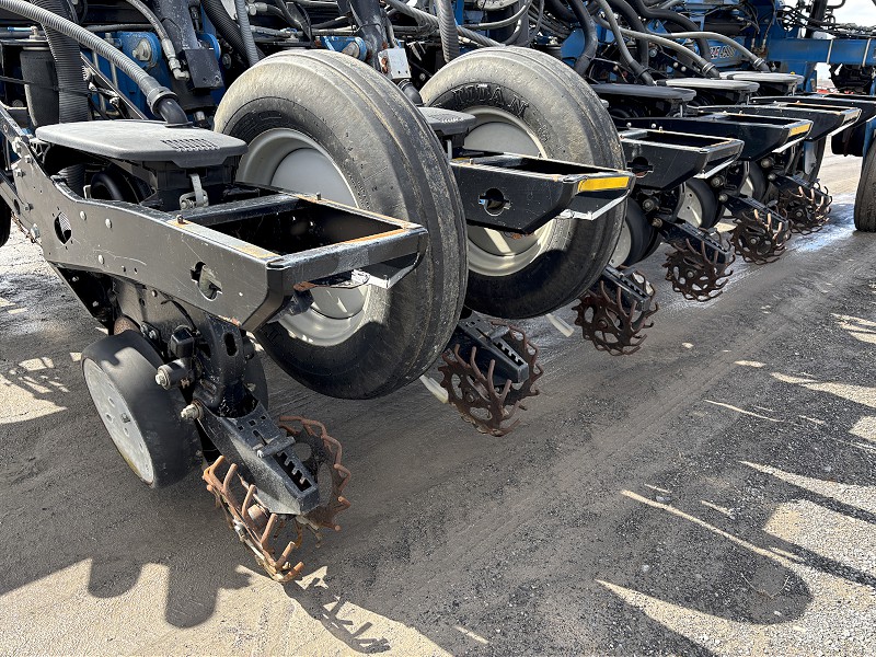 2014 KINZE 4900 16 ROW PLANTER