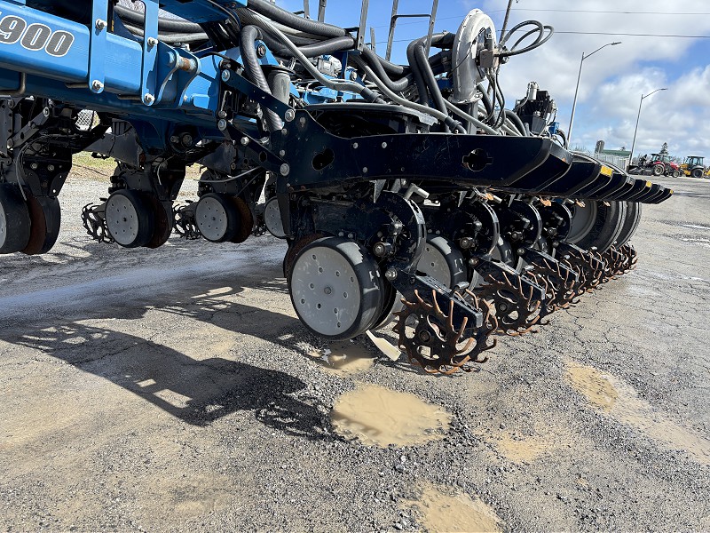 2014 KINZE 4900 16 ROW PLANTER