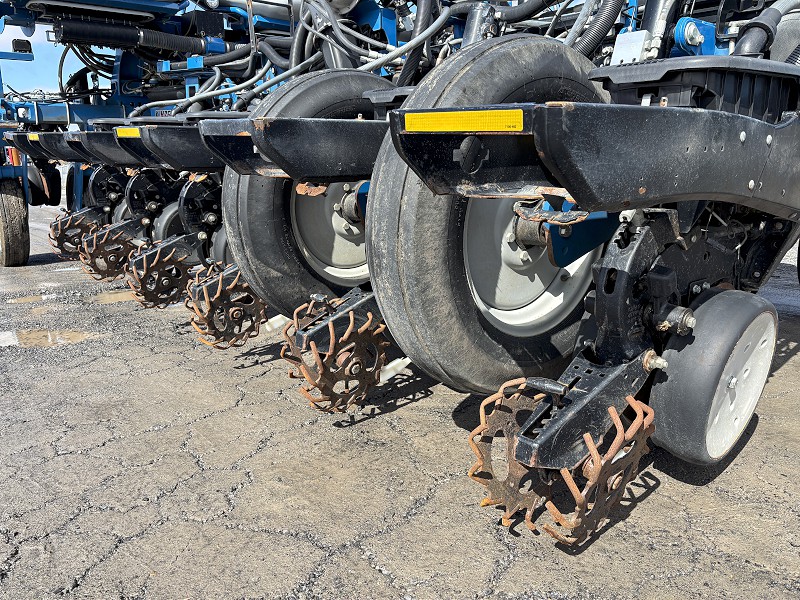 2014 KINZE 4900 16 ROW PLANTER