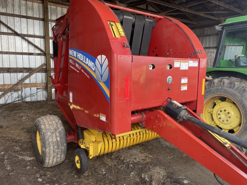 2011 NEW HOLLAND ROLLBELT 450 UTILITY ROUND BALER