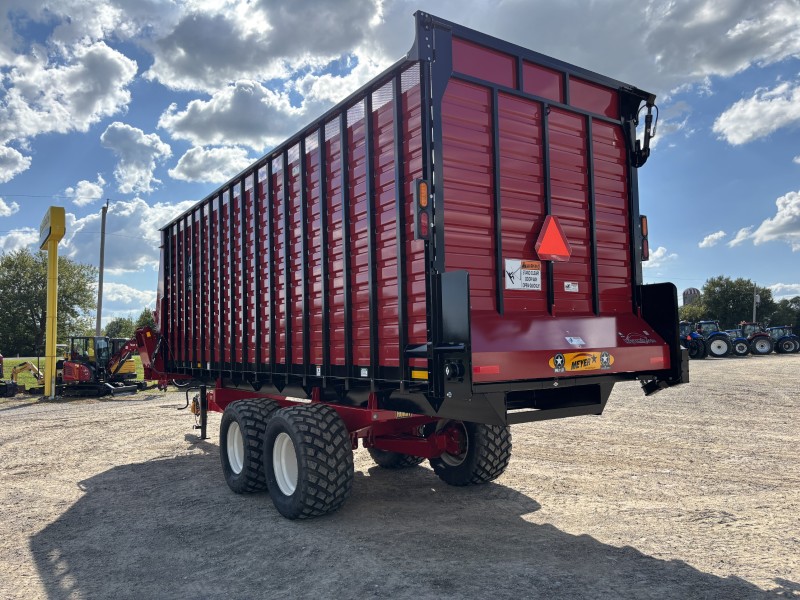 2026 MEYER MANUFACTURING RTX224 FRONT & REAR UNLOAD FORAGE BOX
