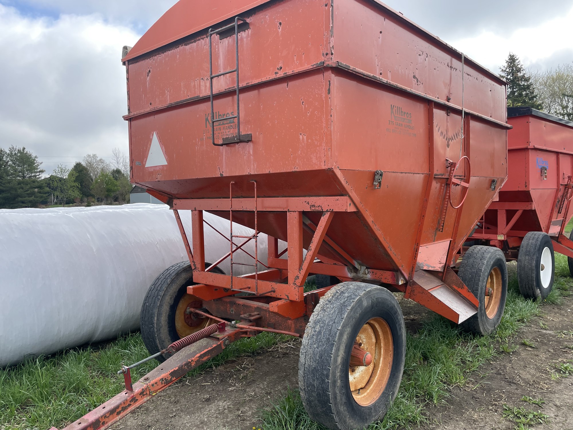 KILLBROS 375 GRAVITY BOX WAGON