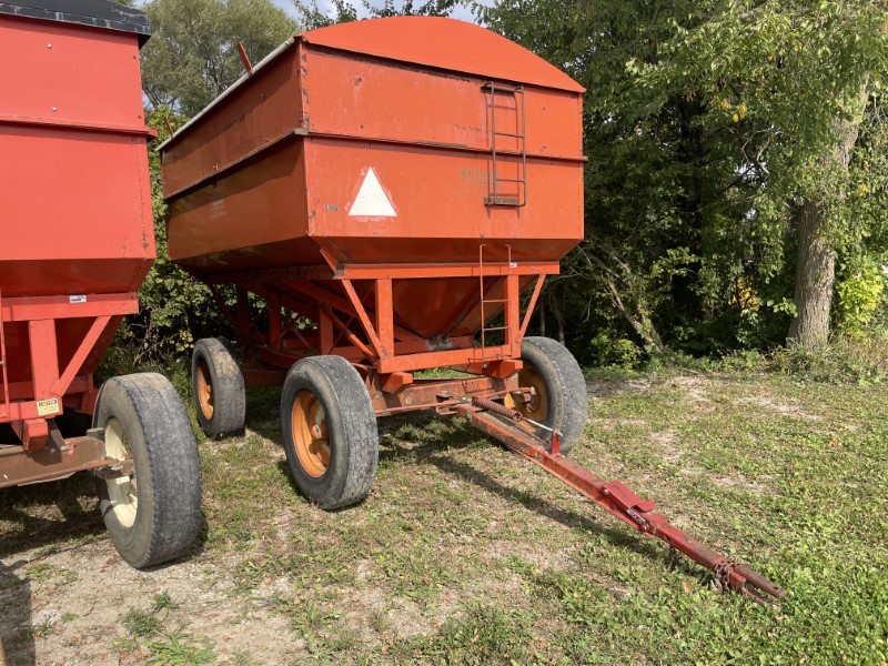 KILLBROS 375 GRAVITY BOX WAGON