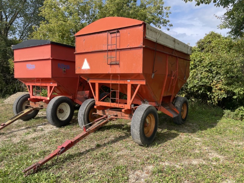 KILLBROS 375 GRAVITY BOX WAGON
