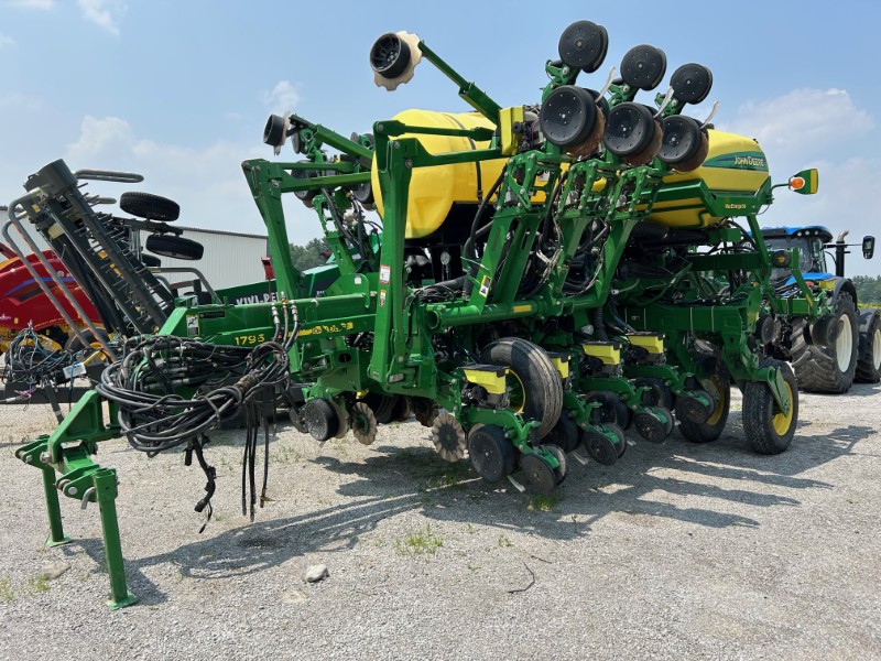 2017 JOHN DEERE 1795 MAXEMERGE 5E PLANTER