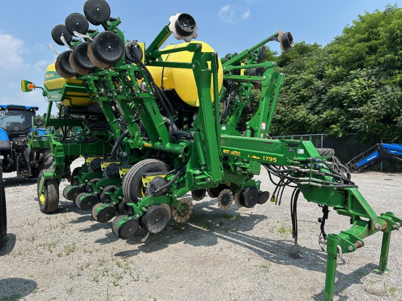 2017 JOHN DEERE 1795 MAXEMERGE 5E PLANTER
