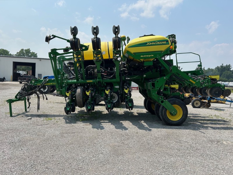 2017 JOHN DEERE 1795 MAXEMERGE 5E PLANTER