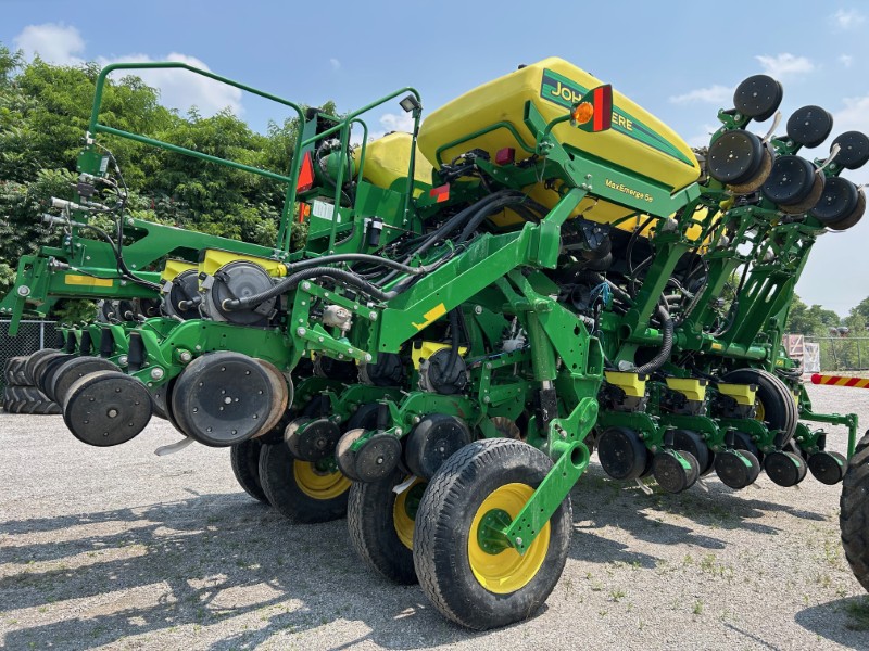 2017 JOHN DEERE 1795 MAXEMERGE 5E PLANTER