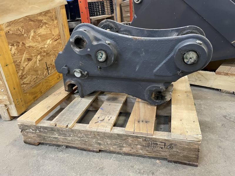 2024 CASE BACKHOE MECHANICAL QUICK COUPLER